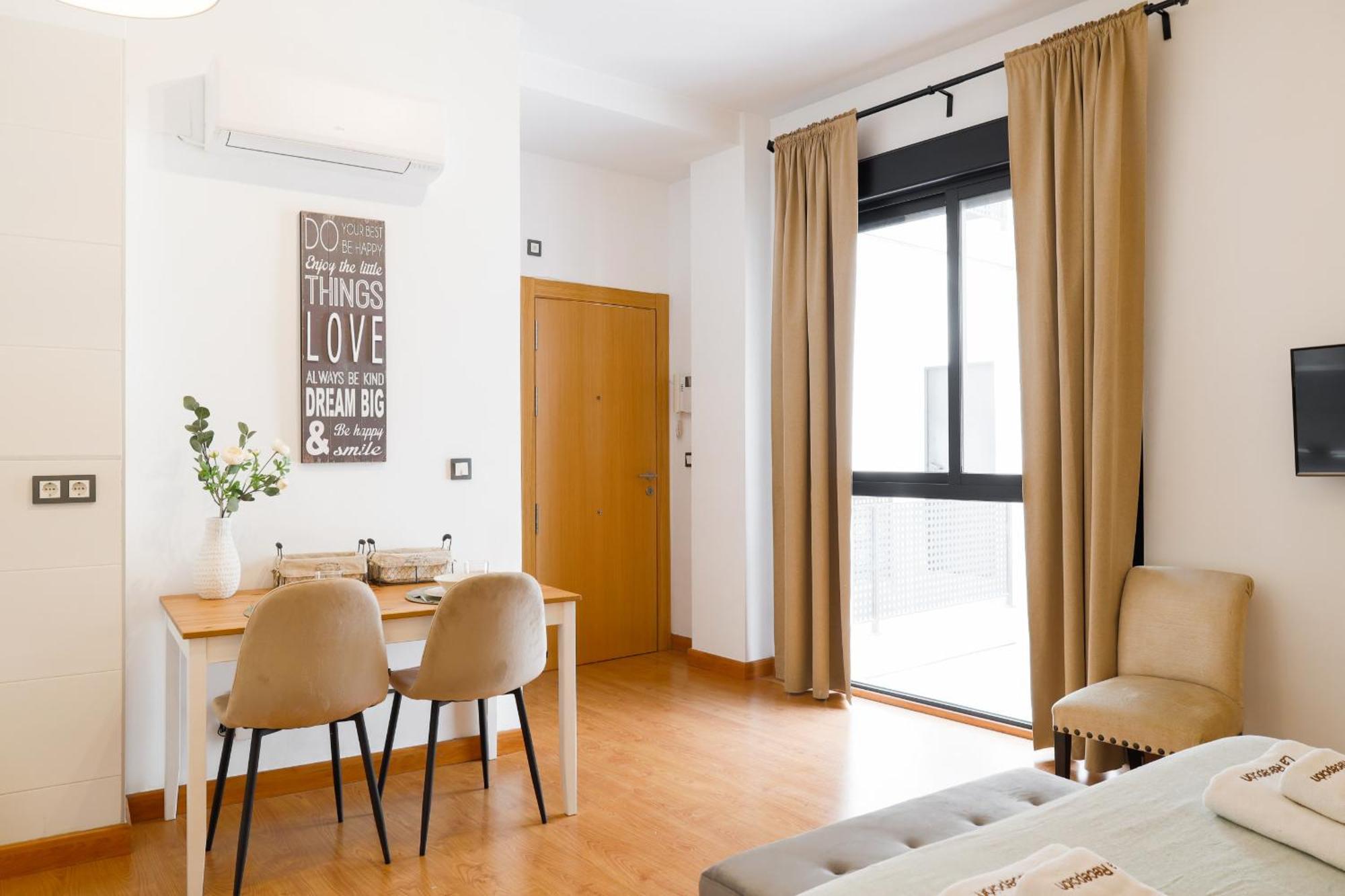 מאלגה C15 - Charming Modern Studio In The Centre מראה חיצוני תמונה